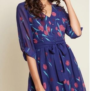Liza Luxe Blue Floral Dress Large